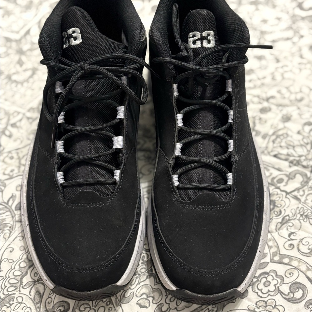 Men's Black Jordan Max Aura 3 size 10 VGUC with box only worn twice
